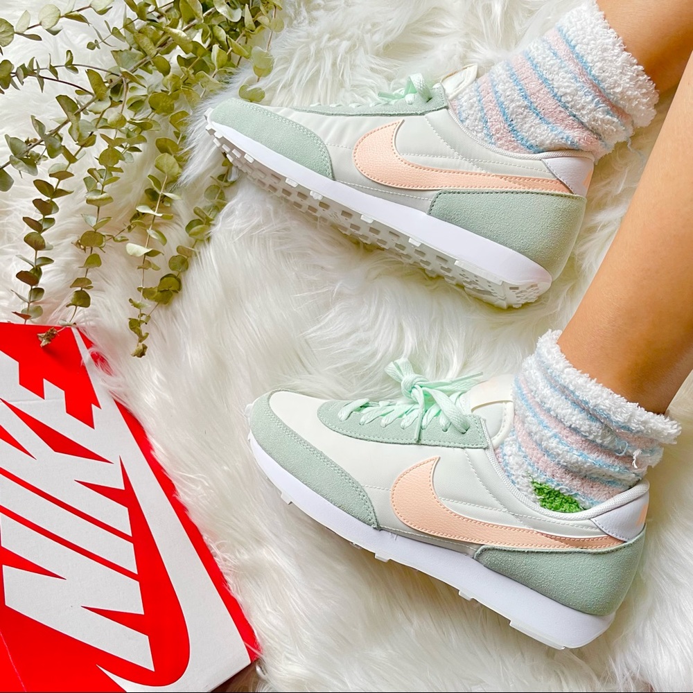 Nike Daybreak Classic Sneaker Shoes PRICE FIRM - Picture 1 of 13